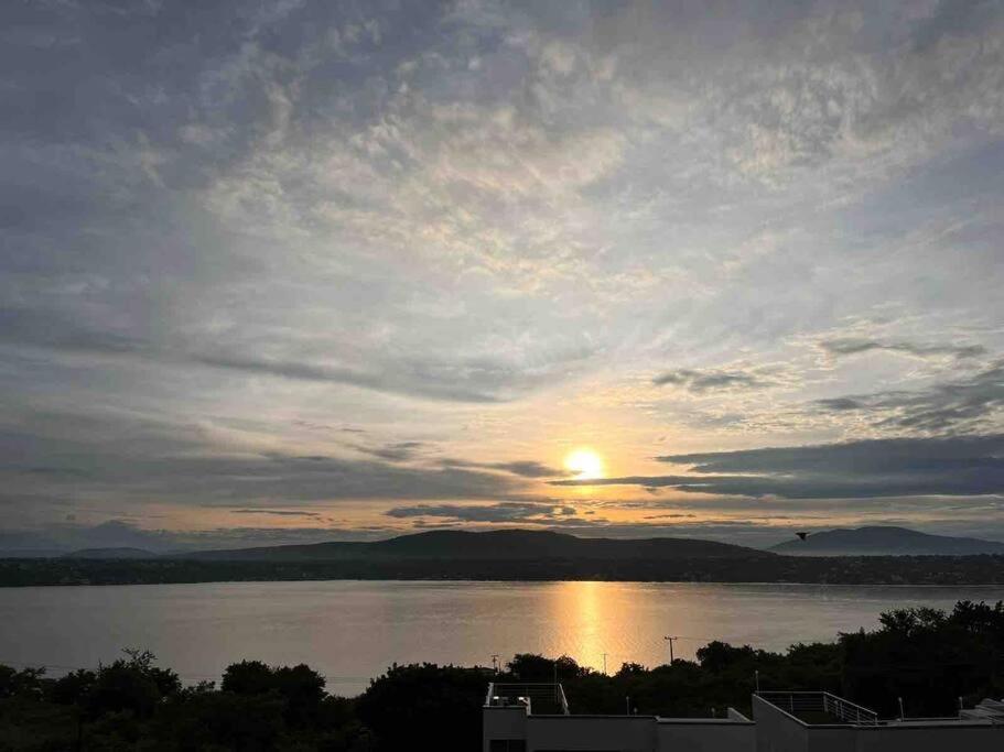 Vistalago Villa Tequesquitengo Luaran gambar